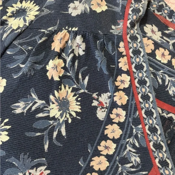 Lucky Brand Blue and White Graphic Blouse with Cap Sleeves - Picture 3 of 4